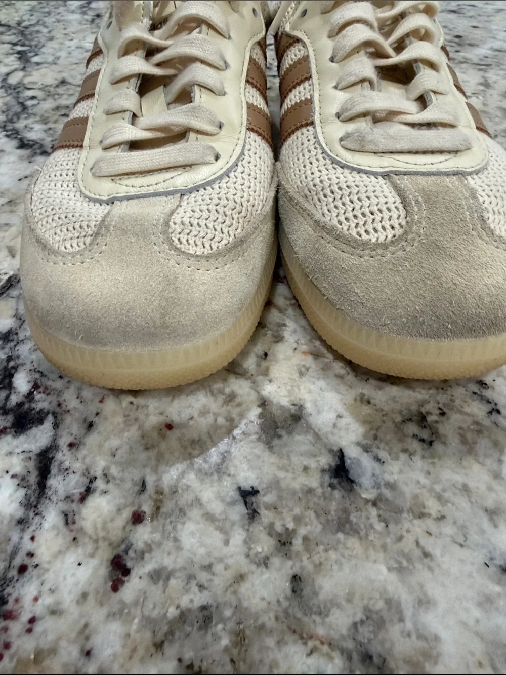 Men’s Sz7.5 Adidas Cream and Tan Retro Runner Sneakers
